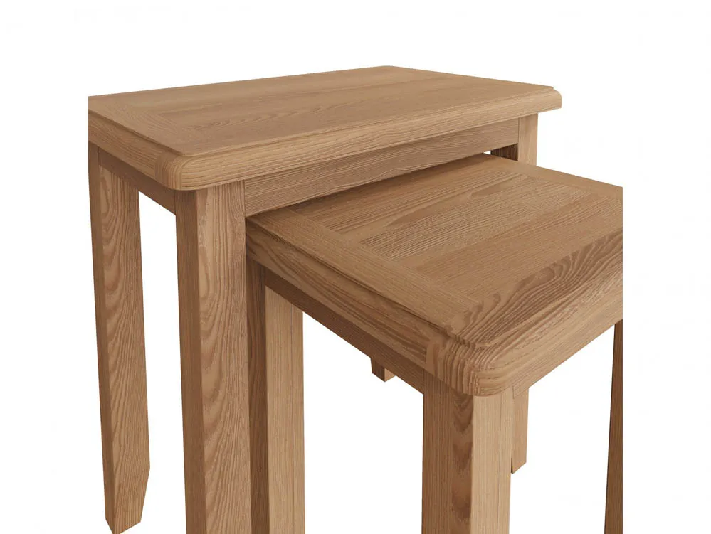 Kenmore Kenmore Dakota Oak Small Nest of Tables (Assembled)