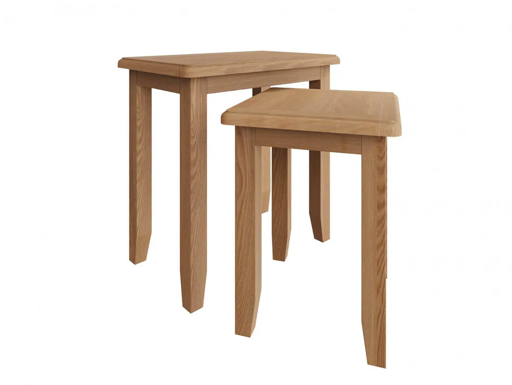 Kenmore Kenmore Dakota Oak Small Nest of Tables (Assembled)