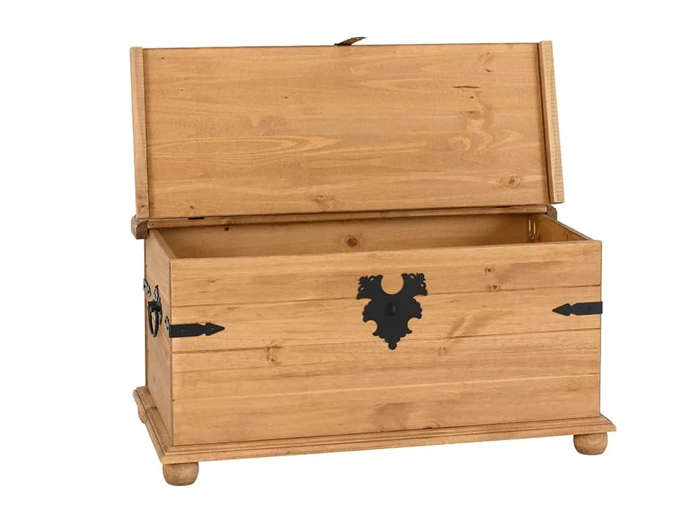 Seconique Seconique Corona Pine Wooden Storage Chest